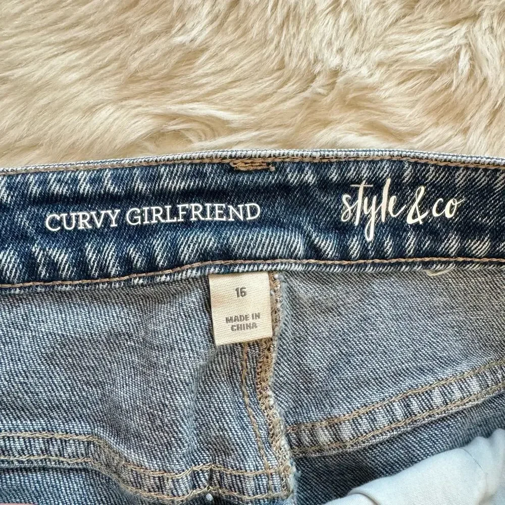 Style&Co Curvy Girlfriend Distressed Cut Off Jeans 16